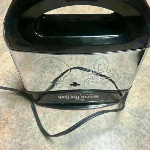 Villaware Disney Winnie the Pooh & Tigger Waffler Waffle Maker Iron Works! - Picture 8 of 9